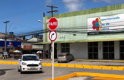 SMTT implanta novas sinalizações e ordena trânsito no bairro Petrópolis