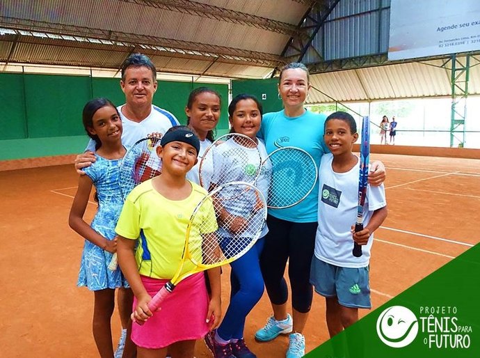 Alunos da Barra de São Miguel se destacam em circuito de tênis