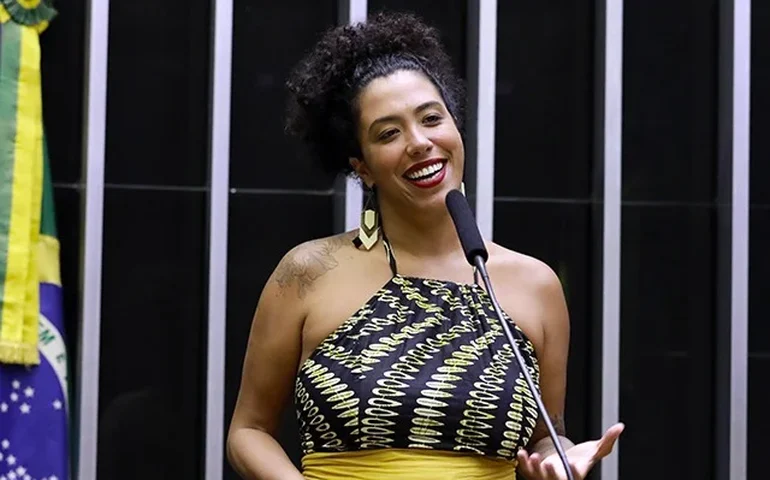 Deputada do Psol aciona PF após ameaças de morte e ataques misóginos e racistas