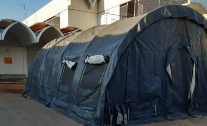 Tendas vão acomodar falecidos em decorrência da pandemia de Covid-19