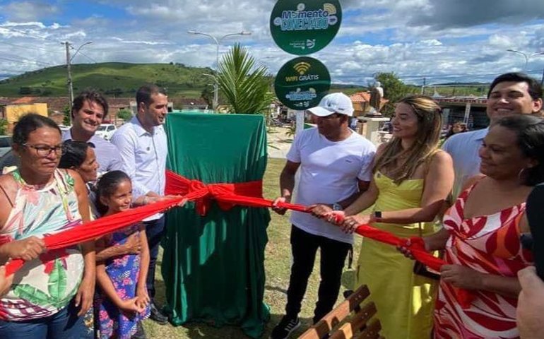 Prefeito de Santana do Mundaú entrega reforma da Praça e inaugura portal de acesso no Residencial Jussara