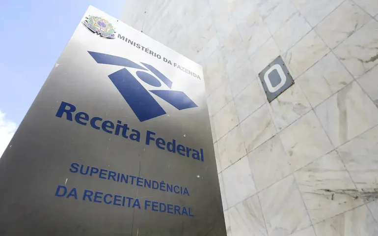 Receita bate o recorde de R$ 225,5 bilhões em autuações de contribuintes
