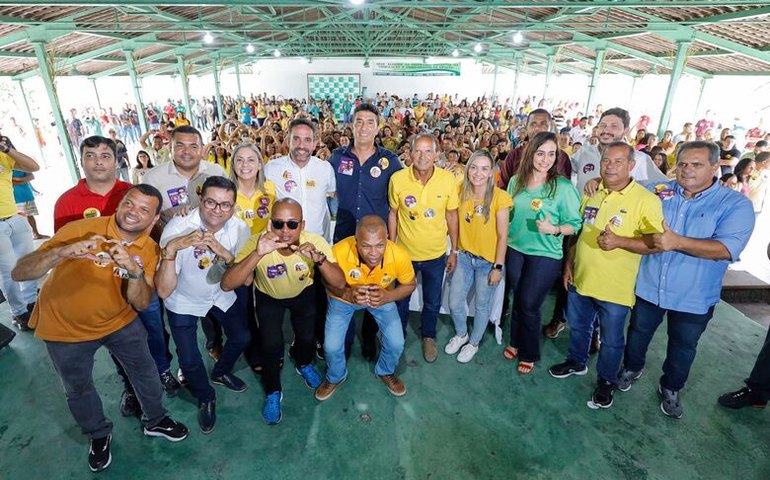 Paulo comemora ampliação na geração de empregos em Alagoas