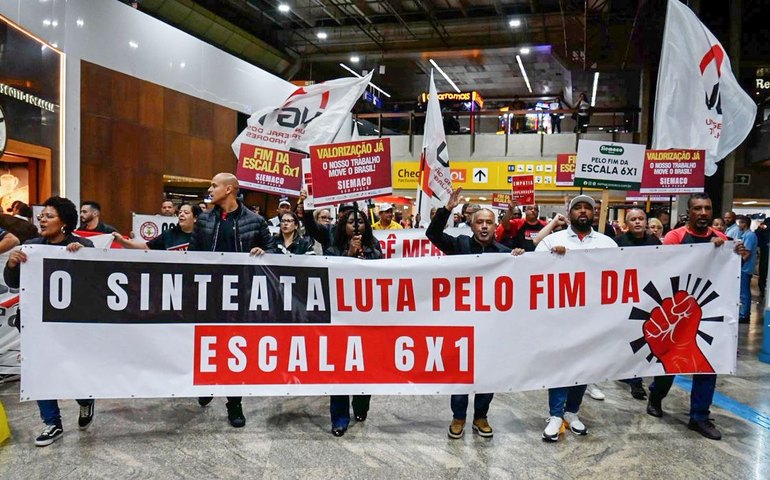 Manifestação no Aeroporto de Guarulhos pede fim da escala 6x1