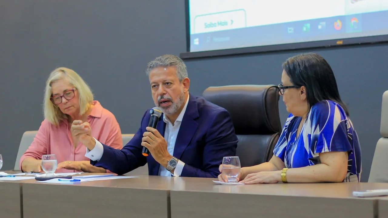 Arthur Lira dialoga com médicos no Sinmed/AL e reafirma compromisso com a categoria profissional e com a saúde de Alagoas