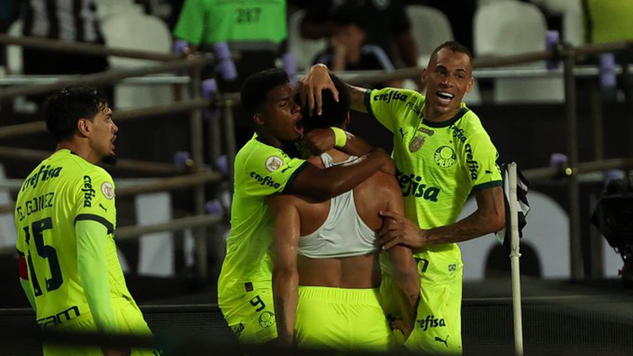 Palmeiras arranca vitória sobre Botafogo e deixa Brasileiro aberto