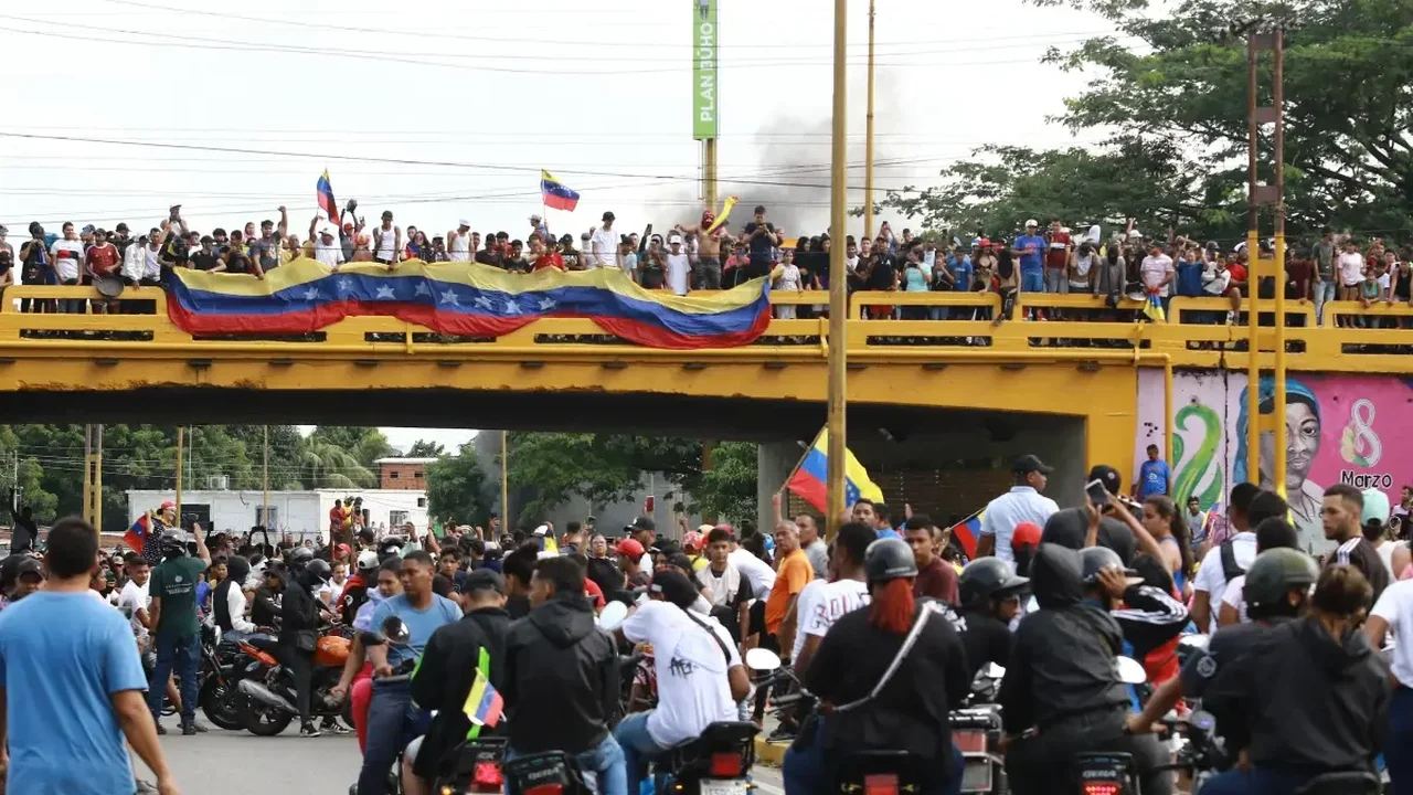 Eleição na Venezuela: Após mortes, Itamaraty pede que brasileiros evitem aglomerações no país 