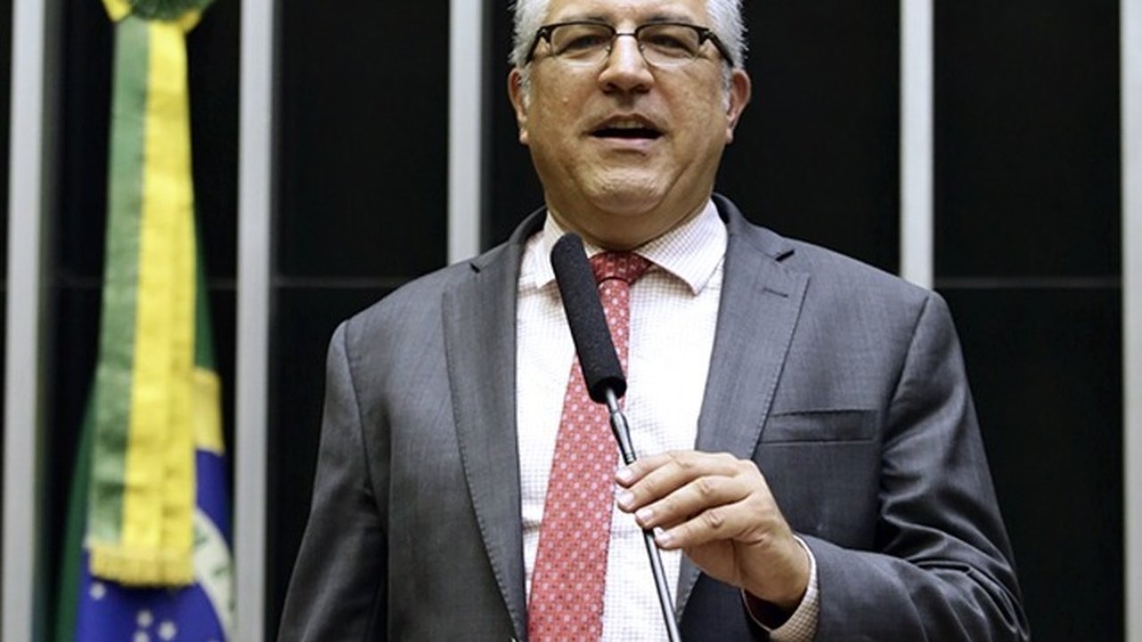 Lula pode retomar investimentos com responsabilidade fiscal, diz Padilha