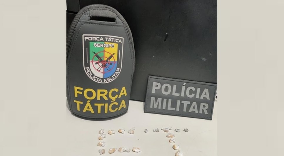Homem é preso por tráfico de drogas na Orla da Atalaia, em Aracaju / Foto: Foto: SSP/Divulgação