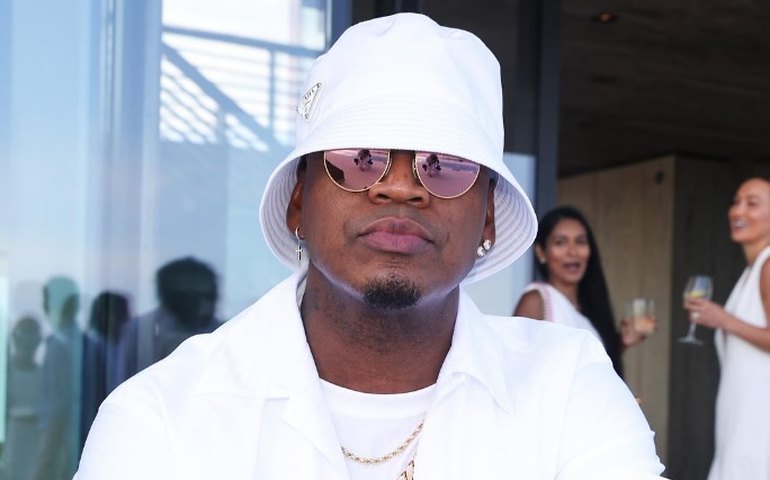 Ne-Yo mostra a força de seu bailão neo-flashback no The Town