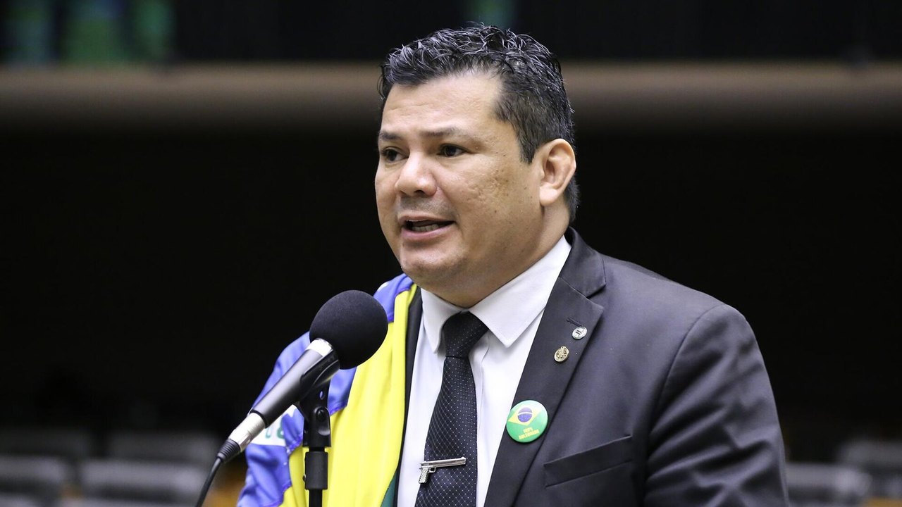 Polícia Federal e PGR são acionadas para investigar deputado bolsonarista que desejou morte de Lula