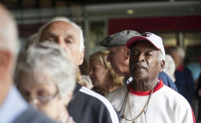 Aposentados do INSS são alvo de novo golpe usando a prova de vida