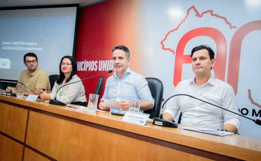 Paulo Dantas e prefeitos firmam pacto para fortalecer educação em Alagoas
