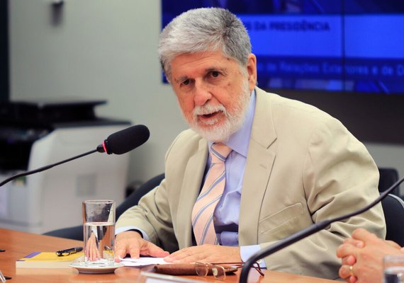 Amorim fala a senadores sobre atuação do Brasil na crise da Venezuela