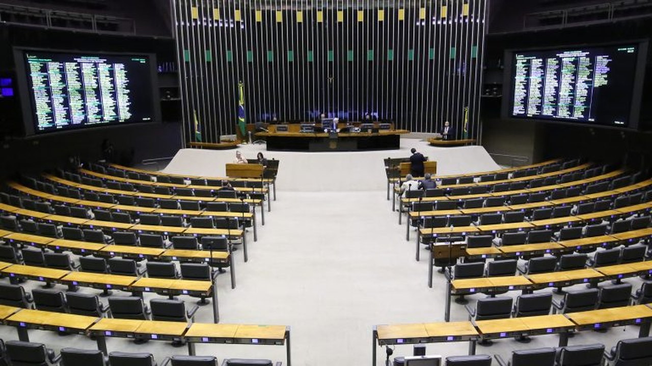 Votação de projeto que equipara facção a grupo terrorista é adiada na Câmara após pressão do governo