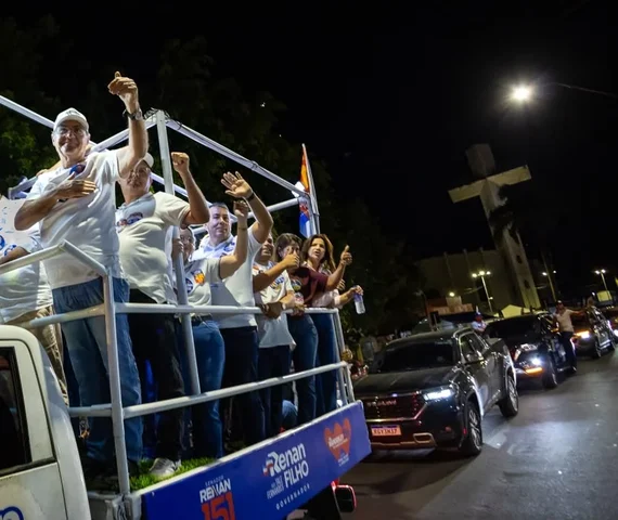 Renan Calheiros percorre Arapiraca com apoio do prefeito Luciano Barbosa