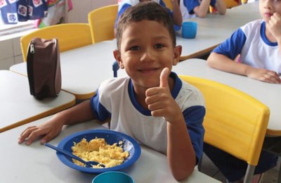 Escolas de Anadia passam a ofertar café da manhã a alunos da rede municipal    