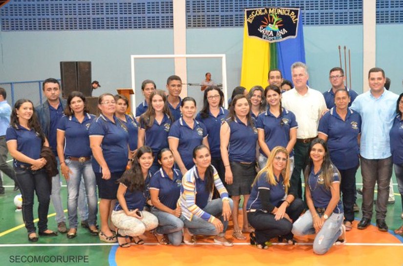 Povoado Alto Piauí, em Coruripe, recebe ginásio poliesportivo