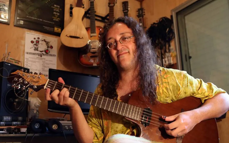 Viola universal e sem limite