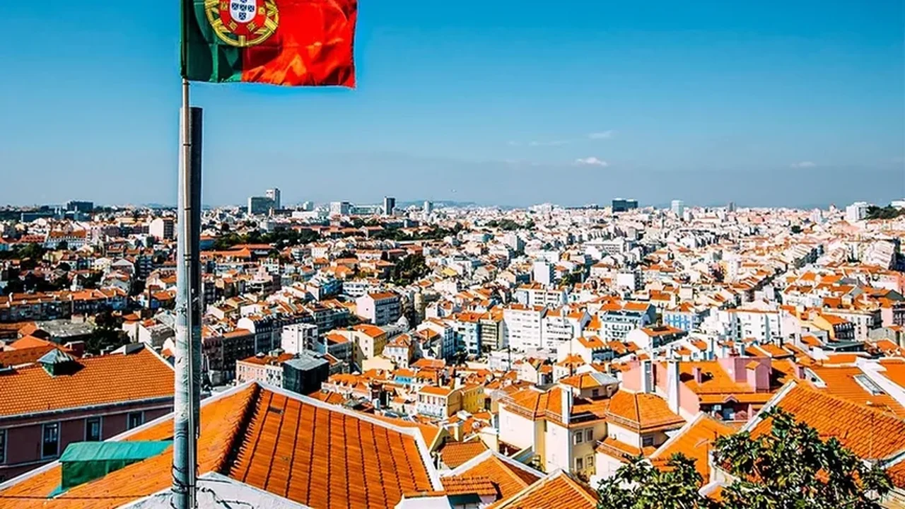 Portugal lança camisa preta e dourada em homenagem a Eusébio; veja fotos