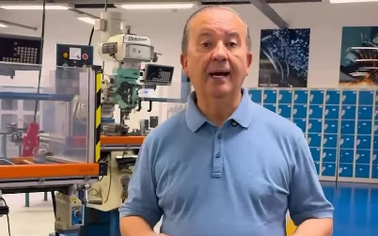 'Pra mim não tinha que ter reeleição', afirma governador de SC, que busca novo mandato