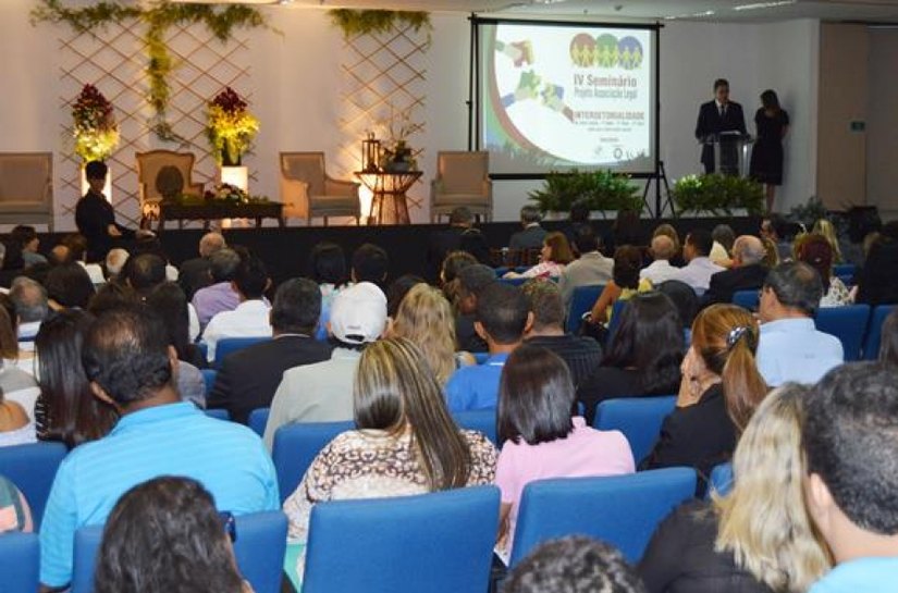 Apenas Alagoas e mais seis estados garantem pagamento do 13º salário