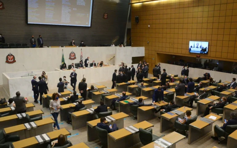 Deputadas estaduais de São Paulo protocolam notícia-crime por ameaças