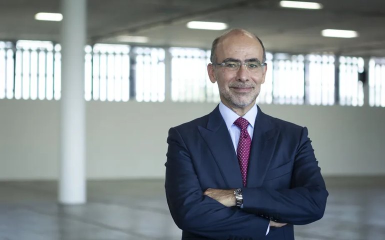 José Olympio Pereira assume a presidência do banco J. Safra