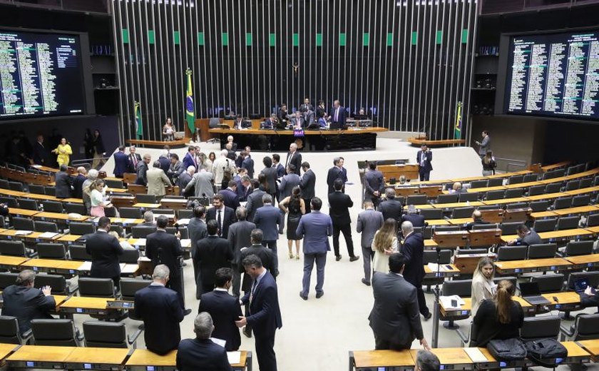 Congresso analisa projeto que facilita crédito para atingidos por enchentes no RS; acompanhe