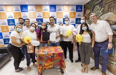 Prefeito JHC convoca mais 79 profissionais para atuar na rede municipal de educação 