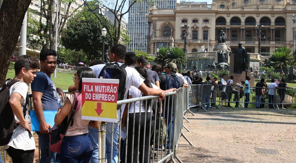 FILA EMPREGO / Foto: Rovena Rosa/Agência Brasil