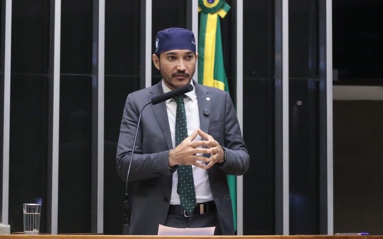 Projeto permite reprovação de alunos no ano escolar por mau comportamento