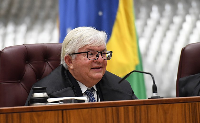 Herman Benjamin toma posse como presidente do STJ; Salomão será vice