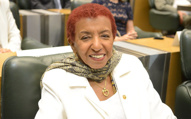 Leci Brandão passa mal em voo, faz exames e tem alta hospitalar