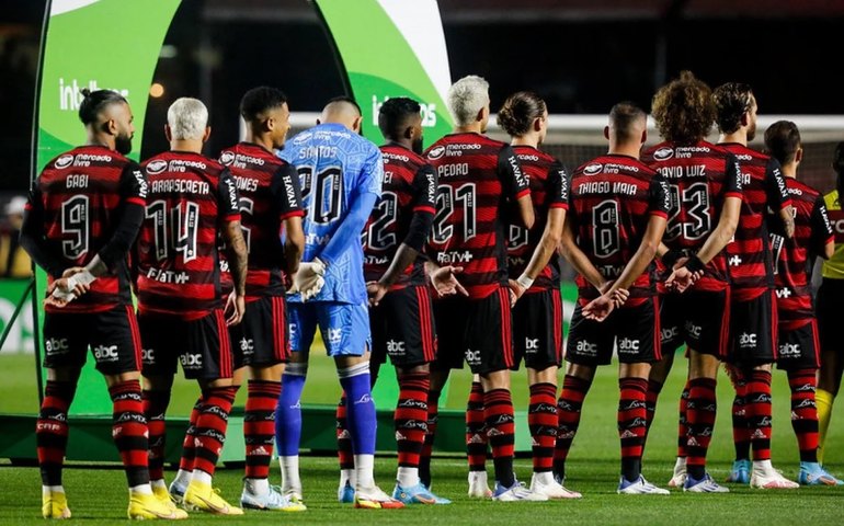 Flamengo é multado pelo STJD por uso de sinalizadores em semi da Copa do Brasil