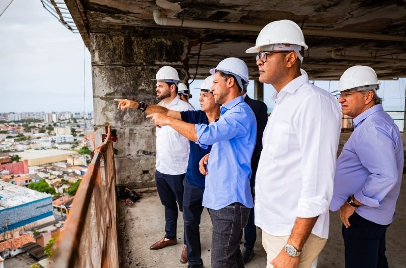 “Estamos devolvendo vida ao Centro de Maceió”, destaca prefeito durante vistoria ao novo Centro Administrativo