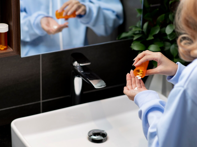 Armazenar medicamentos no banheiro é uma boa ideia? Farmacêutica explica