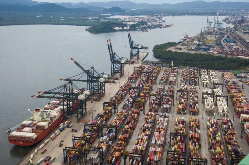 Ministério revisa para baixo projeção de superávit comercial