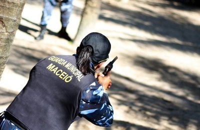 Guardas Municipais fazem treinamento com a PF para instrução de tiro