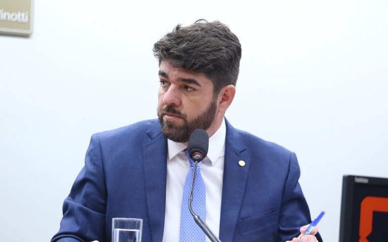 Comissão aprova criação de política nacional de enfrentamento ao Alzheimer