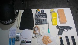 Homem é preso com arma de fabricação israelense e drogas durante operação policial em Aracaju