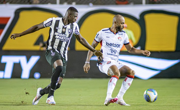 Partida entre Vitória e Botafogo pelo Campeonato Brasileiro 2024