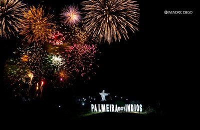 Show pirotécnico marca a chegada de 2022 em Palmeira dos Índios  