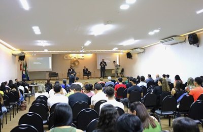 Cannabis medicinal foi debatida no Cesmac em encontro gratuito e aberto ao público