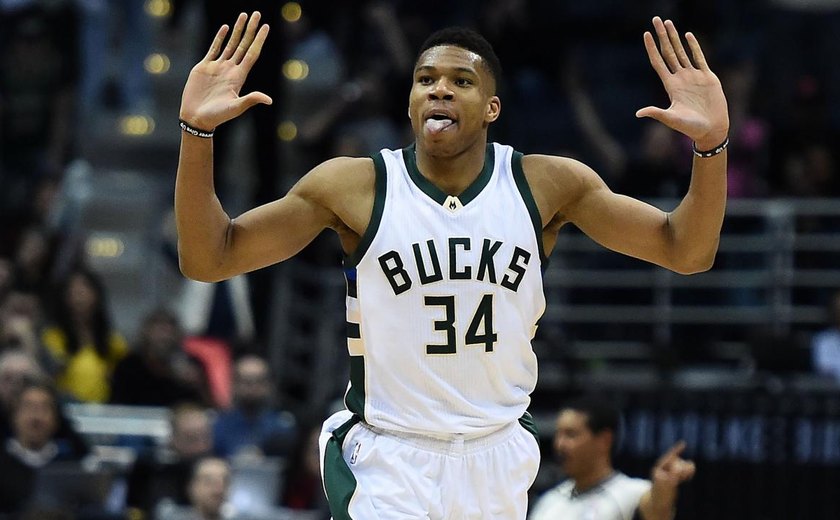 Antetokounmpo faz 41 pontos e lidera os Bucks na vitória sobre os Suns