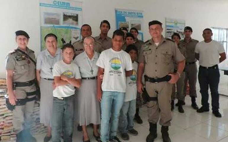 Alunos do CFP realizam entrega de 770 Kg em alimentos a instituição de caridade na Barra Nova