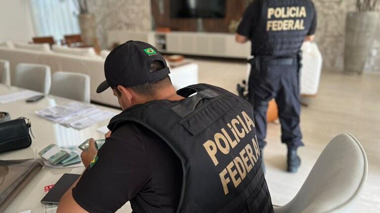 PF mira chefe de esquema que enviou 2 mil fuzis de Miami para favelas do Rio de Janeiro, diz mídia