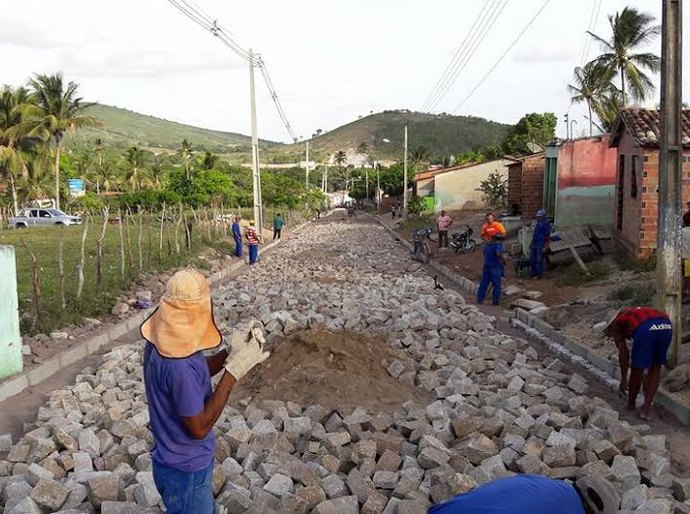 Obras de pavimentação começam no Distrito Mumbaça em Traipu
