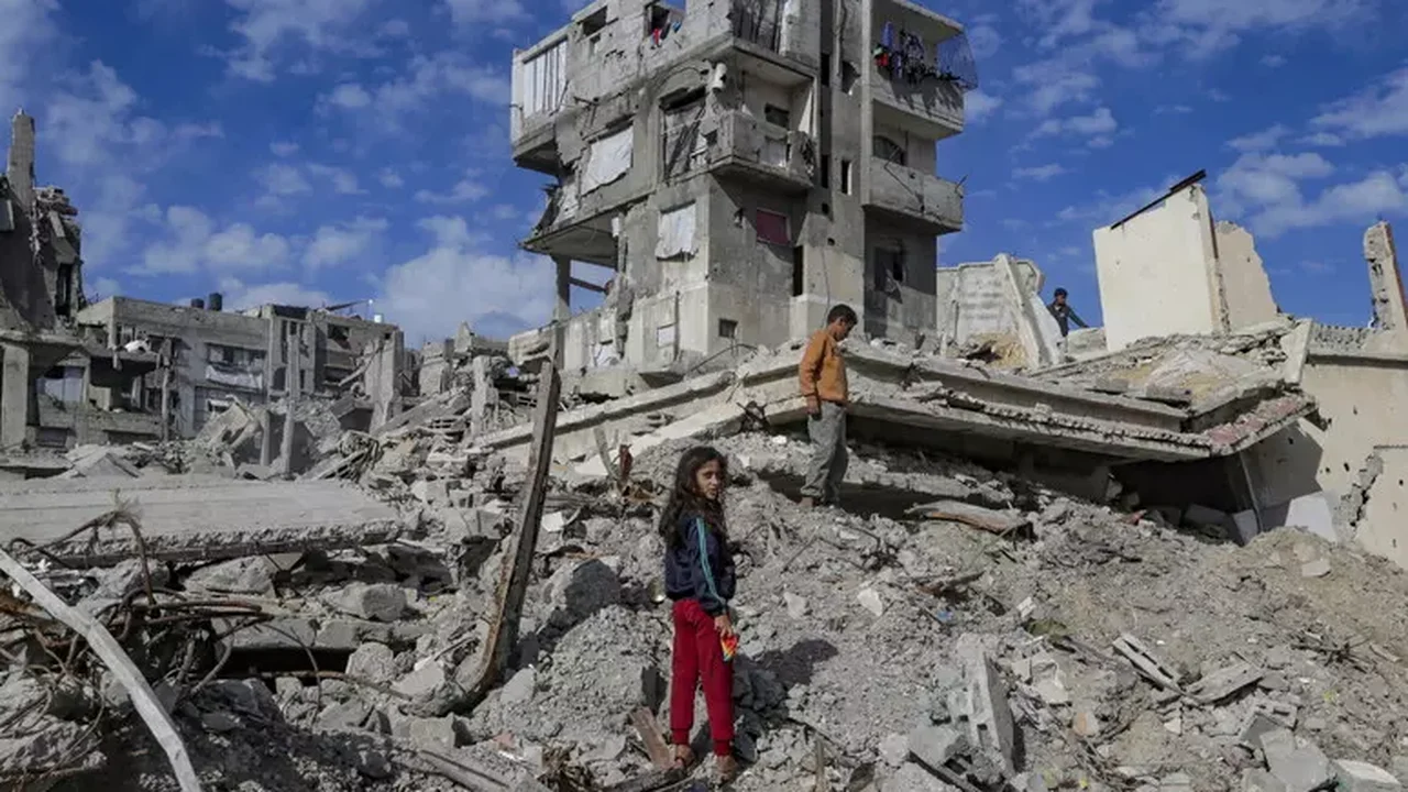 Restos mortais entregues pelo Hamas não são de reféns, diz Israel