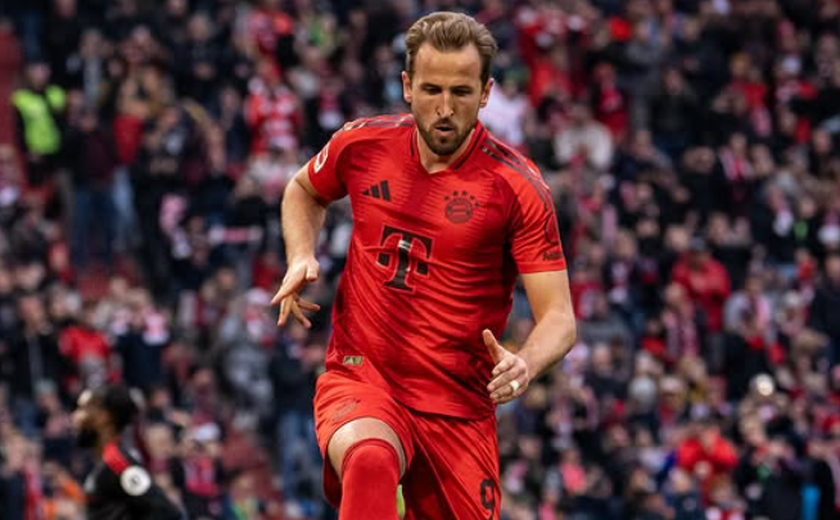 Com hat-trick de Harry Kane, Bayern supera retranca do Augsburg e dispara no Alemão